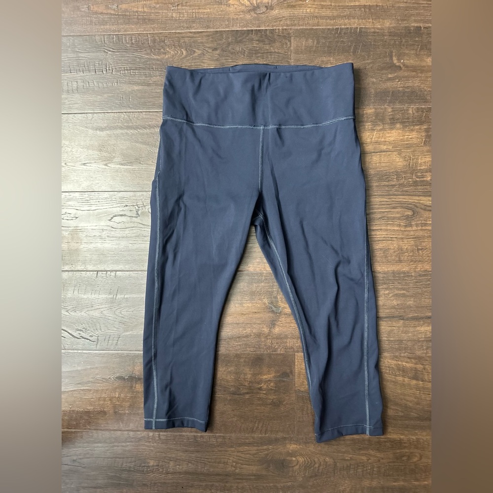 Athleta Leggings Womans MP Blue Lightning Capri Gym Work Out Yoga Compression